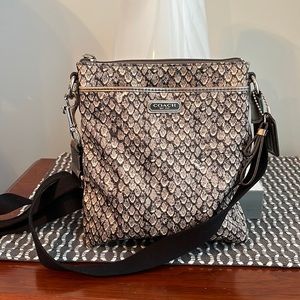 COACH 🐎 alligator print crossbody